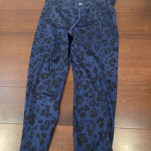 GAP blue and Black Animal Print Leggings small petite guc